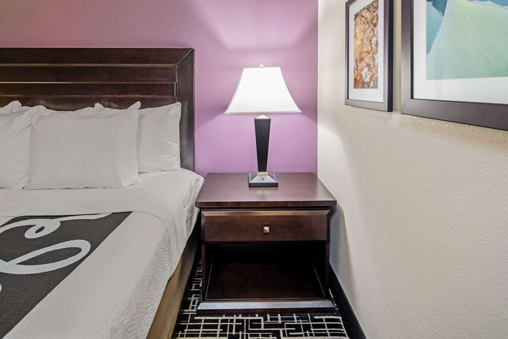 La Quinta Inn & Suites by Wyndham Temecula - photo 8