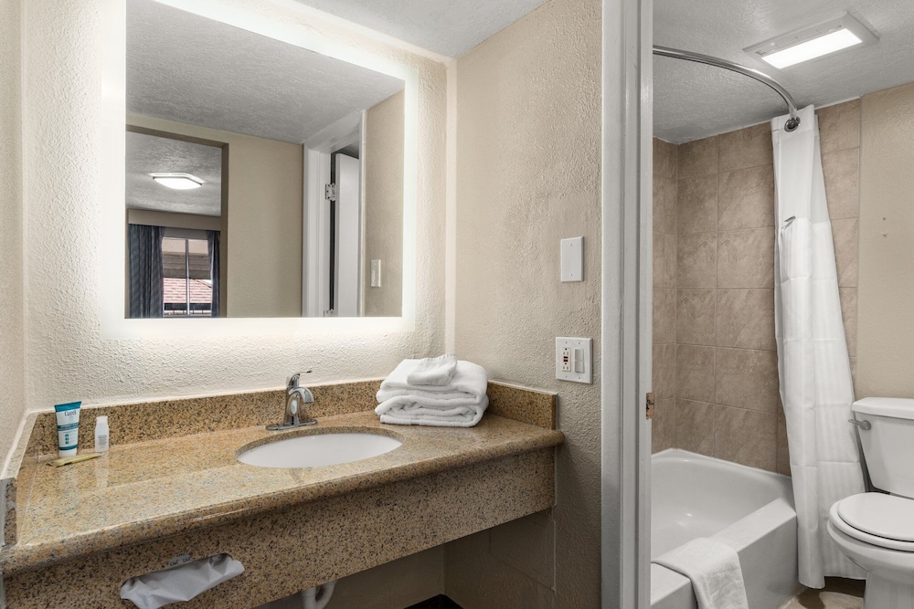 Extend A Suites Midtown Albuquerque - photo 25