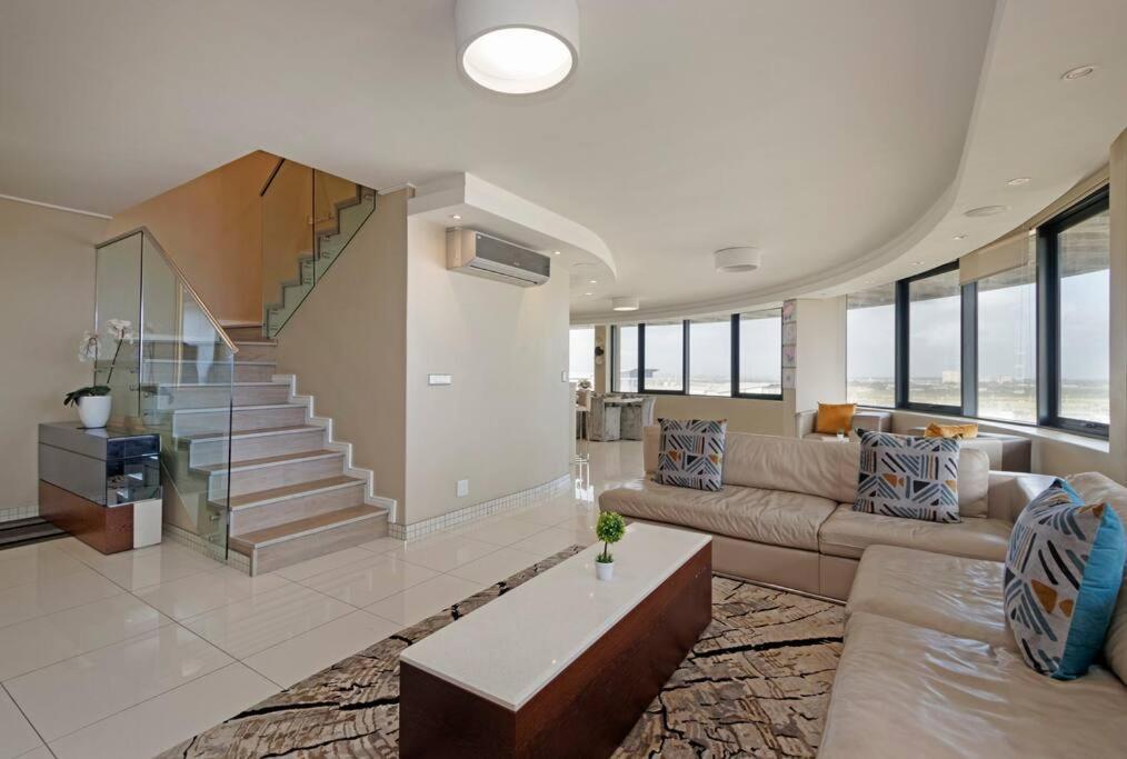 Grand Penthouse Backup Power Stunning