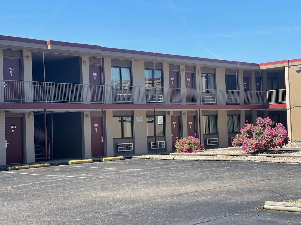 Motel 41 Evansville IN - photo 28
