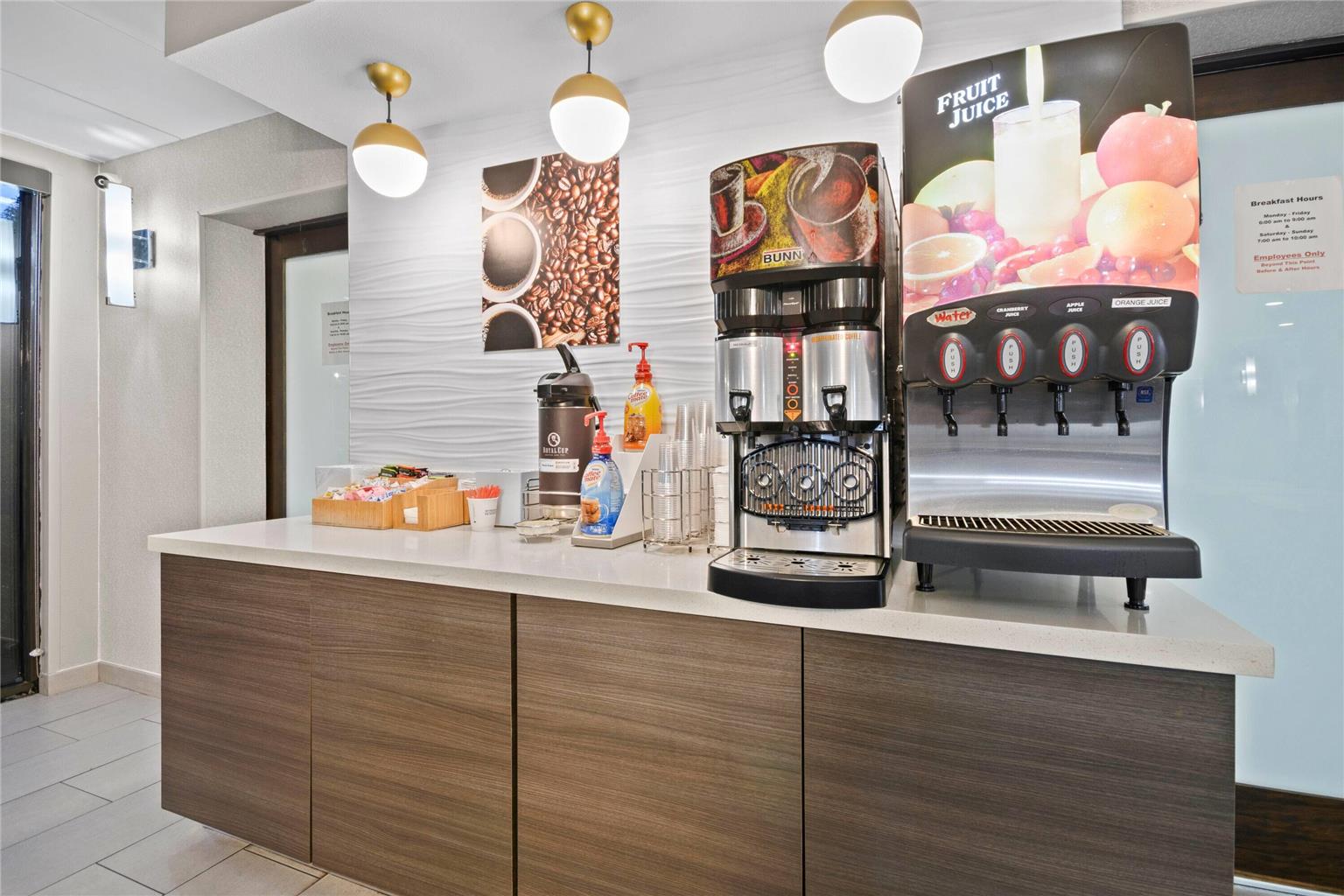 La Quinta Inn & Suites by Wyndham Sturbridge - photo 13