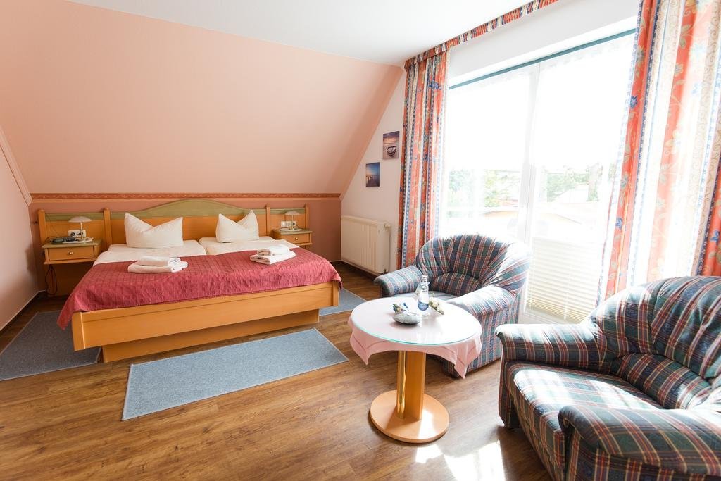 Hotel Garni Am Deich - carbon neutral hotel in Zingst