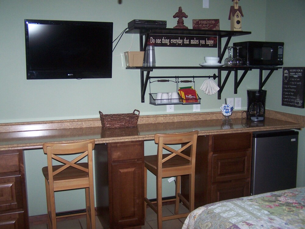 Blanco County Inn - photo 10