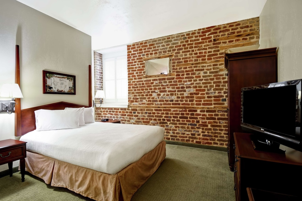 Embassy Suites by Hilton Charleston Historic District - photo 12