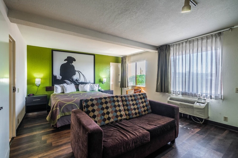 Super 8 by Wyndham El Paso Airport - photo 13