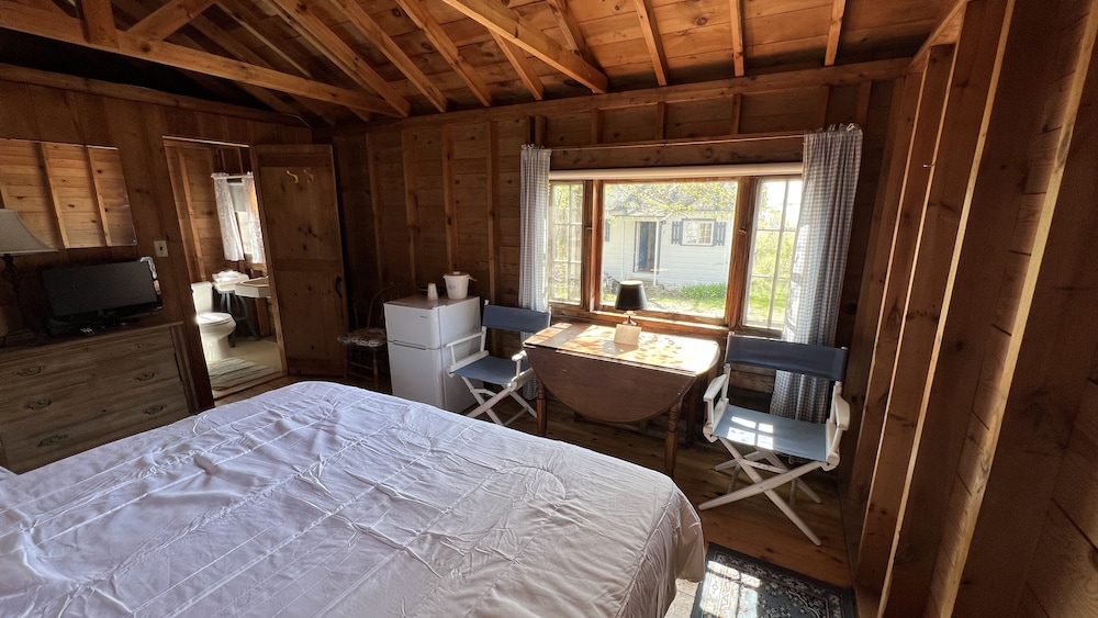 The High Tide Inn - photo 12