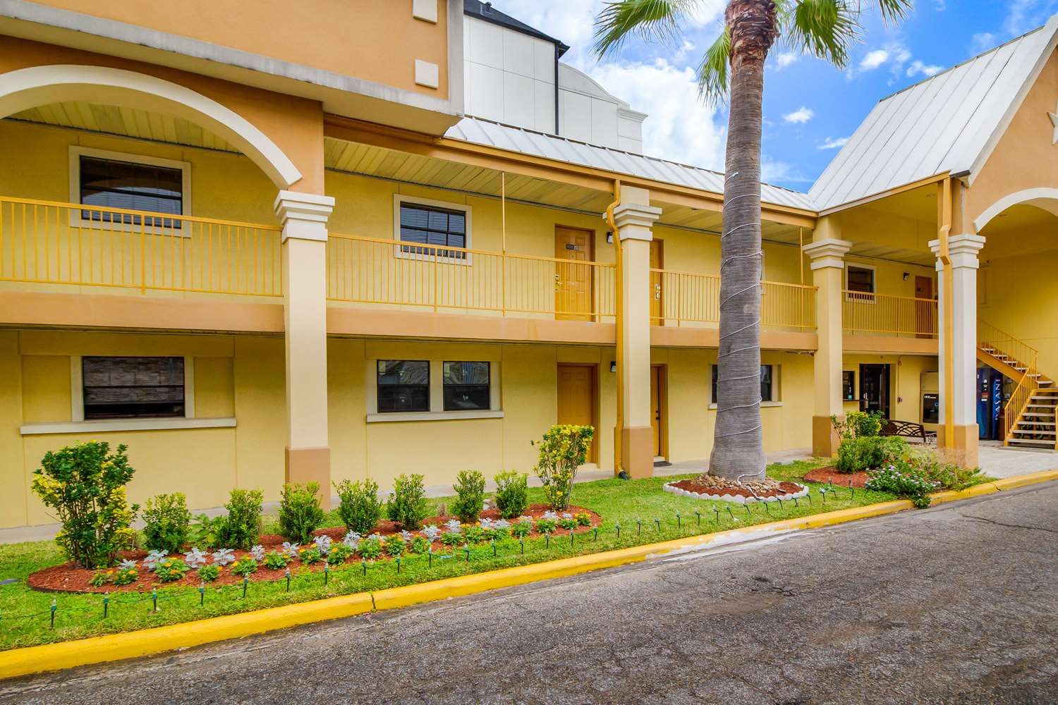 Rodeway Inn & Suites Houston near Medical Center - photo 6