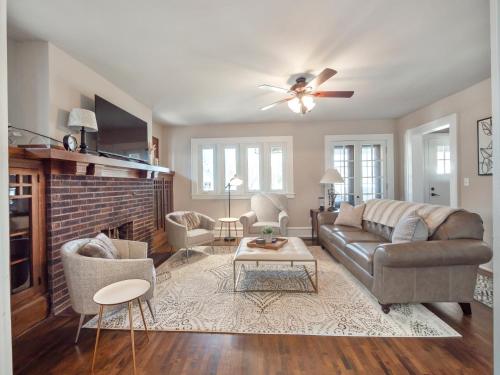 Spanish Charm 4bed 3bath — hotel in Waupaca