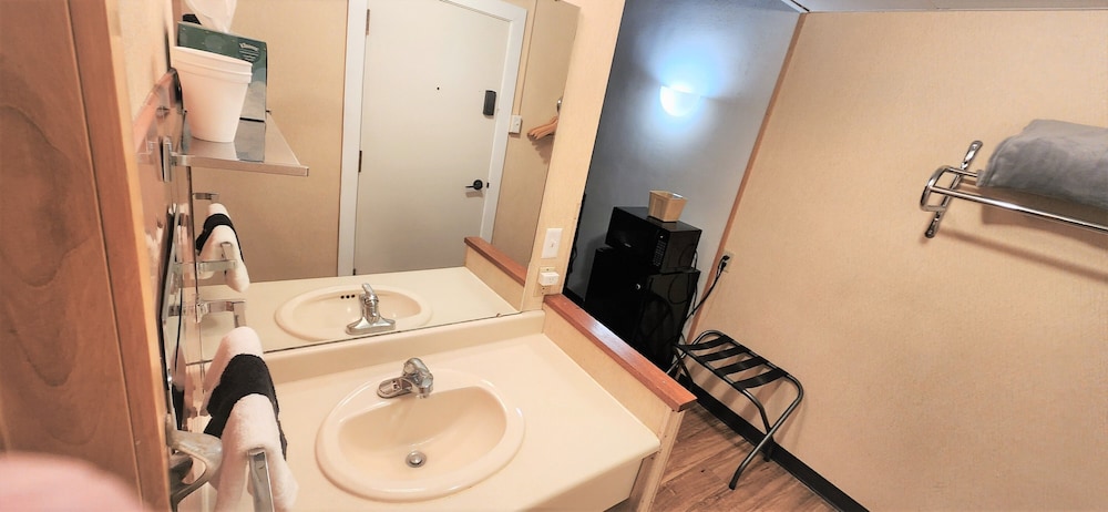 The Mid Town Motel - photo 13