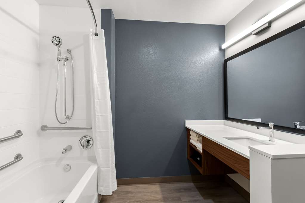 Everhome Suites Glendale Sports Entertainment District - photo 17