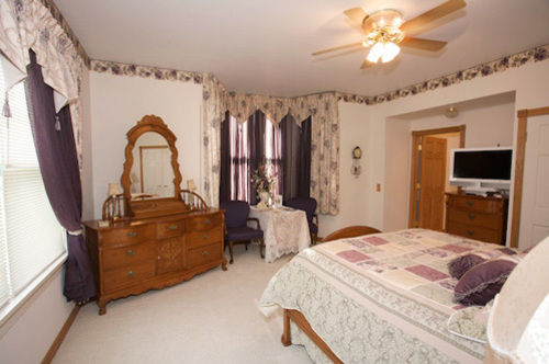 Allegan Country Inn - photo 26