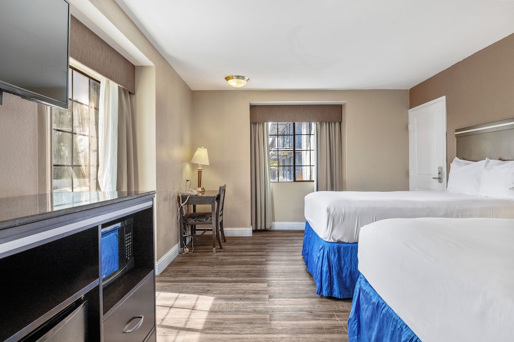 Executive Inn Hotel - photo 10
