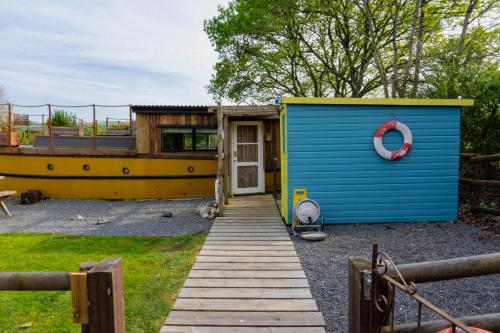 Swallowfield Glamping Unsinkable in Yeovil, United Kingdom