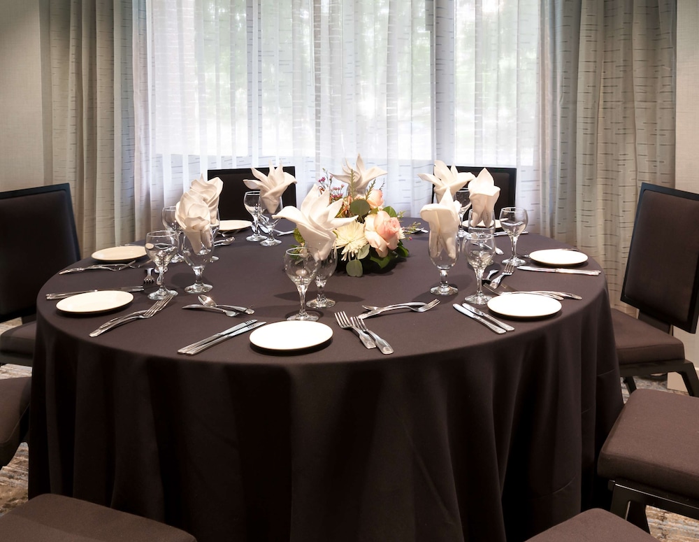 DoubleTree by Hilton Hotel & Suites Houston by the Galleria - photo 56