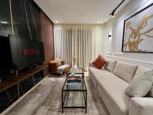 Cozy Studio à Palmier avec Roof top et Parking — 4-Star Luxury Hotel in Casablanca, Morocco