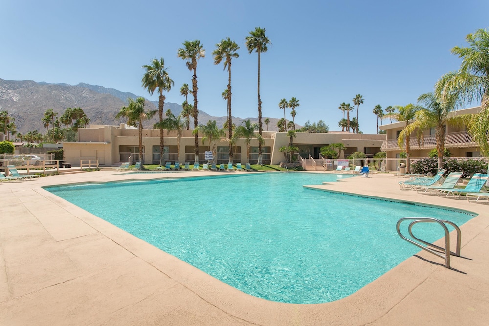 Days Inn by Wyndham Palm Springs - photo 21