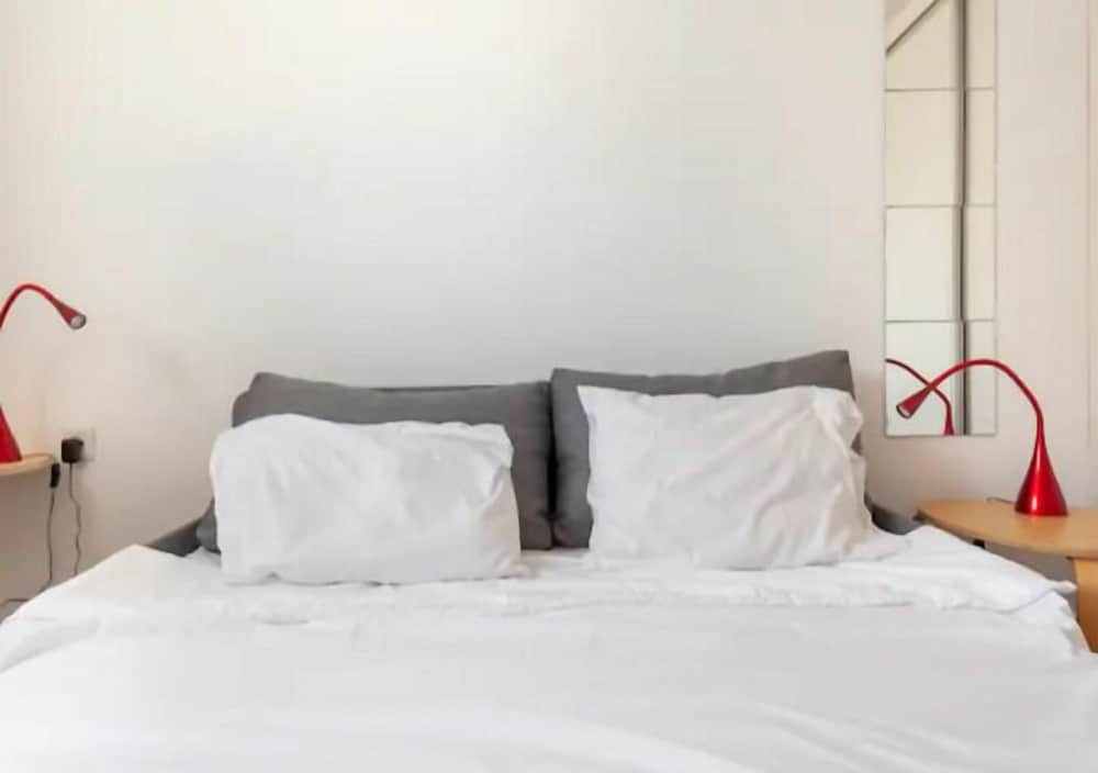 Iconic Tower 3BR l Frontline Sea View l Mamad in Bat Yam, Israel