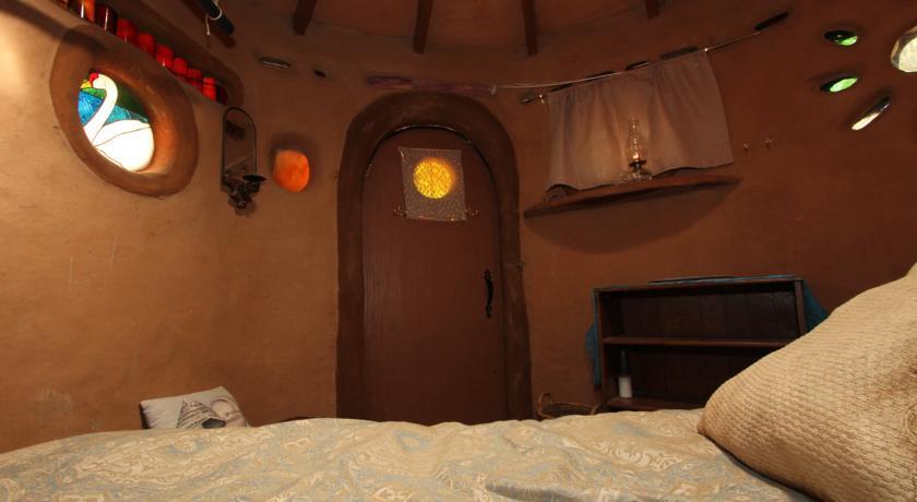 Hobbit Hut - carbon neutral hotel in Unknown City