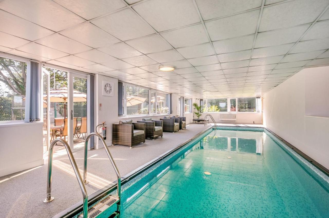 Country Retreat with Grounds & Leisure Facilities — 4-Star Luxury Hotel in Brighouse, United Kingdom