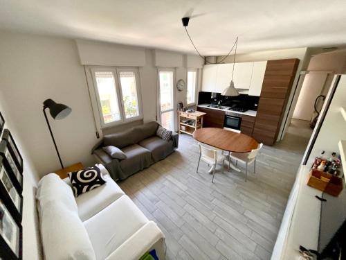 Appartamento moderno sul mare — 4-Star Luxury Hotel in Marina Di Massa, Italy