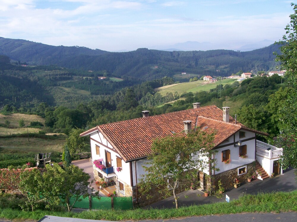 Agroturismo Kasa Barri — Bermeo