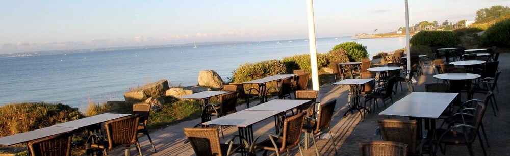 Logis Hôtel & Restaurant Les Mouettes Larmor Plage proche de Lorient — hotel in Larmor-Plage