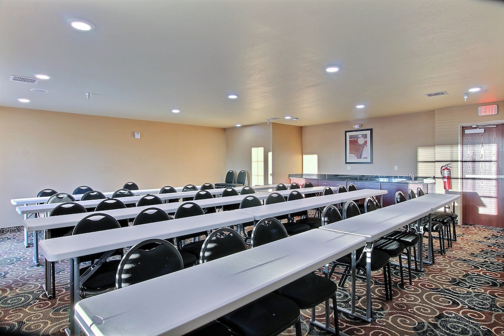 Cobblestone Hotel & Suites Beulah - photo 35