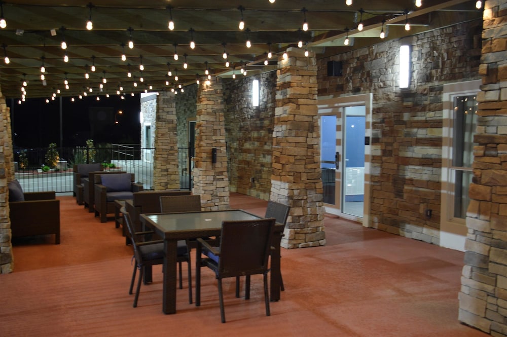 Del Mar Airport Inn & Suites - photo 19