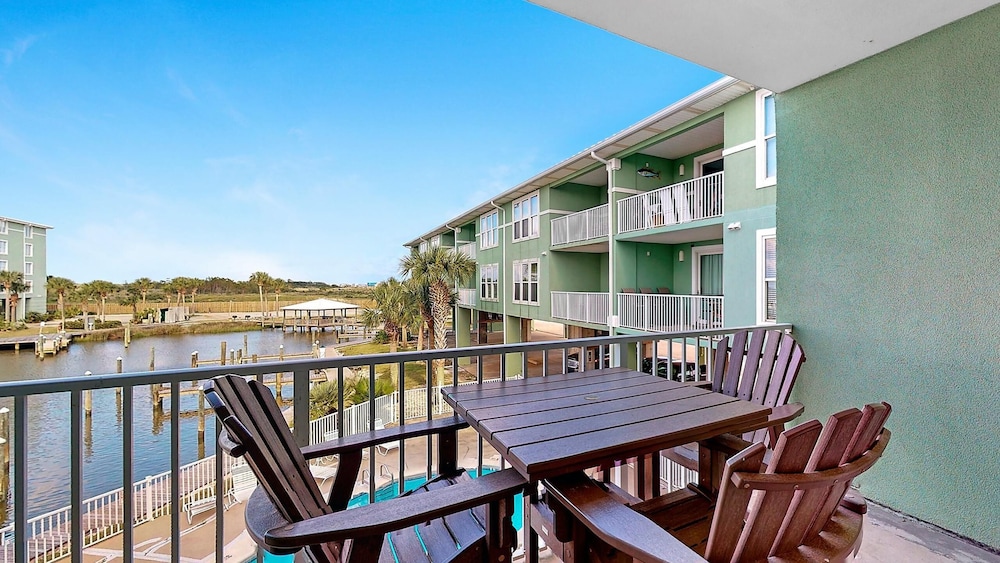 Navy Cove Harbor #2106 by Southern Vacation Rentals — 4-Star Luxury Hotel in Gulf Shores, United States