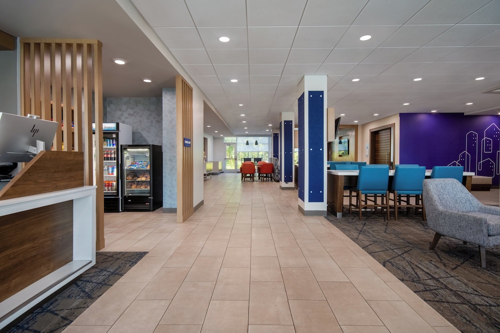 Holiday Inn Express & Suites Muskegon Grand Haven an IHG Hotel - photo 48