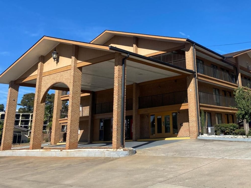 American Inn and Suites Atlanta Airport Jonesboro I 75 in Jonesboro, United States