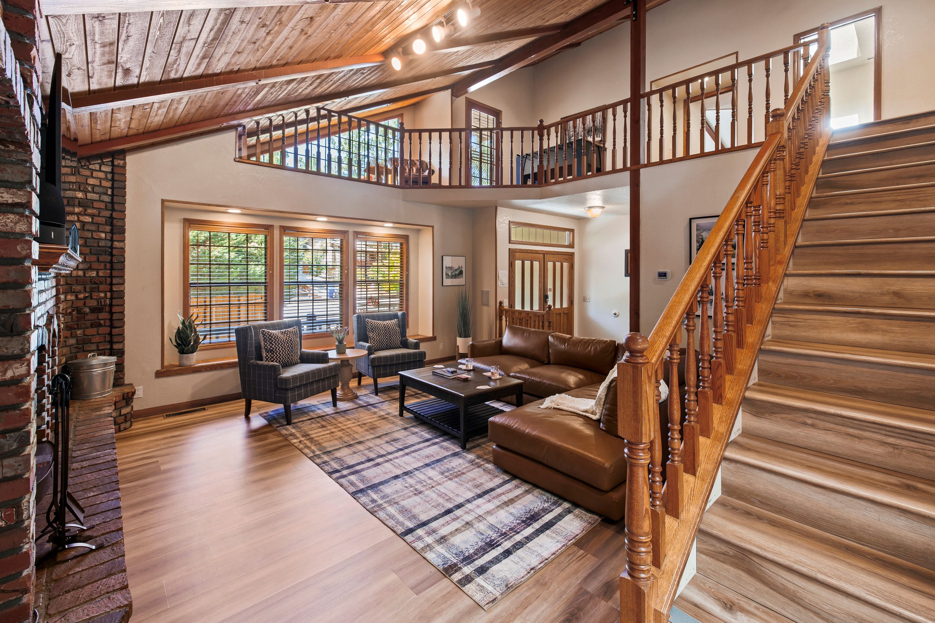 Alpenglow Chateau by Avantstay Ideal Big Bear Location w Pool Table & Hot Tub in Big Bear Lake, United States