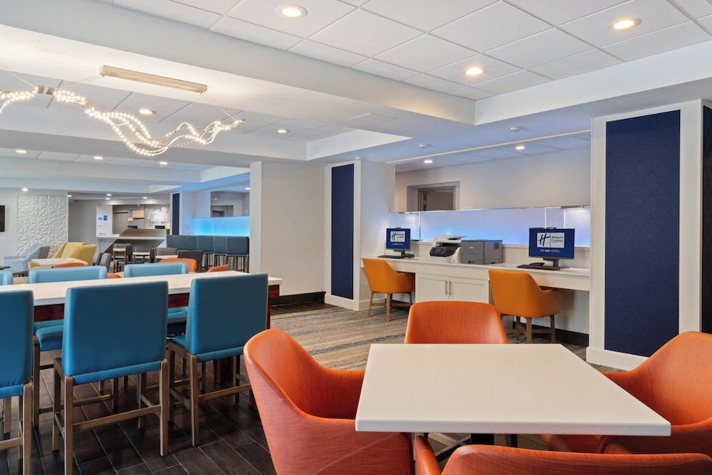 Holiday Inn Express & Suites Cincinnati Riverfront by IHG - photo 44