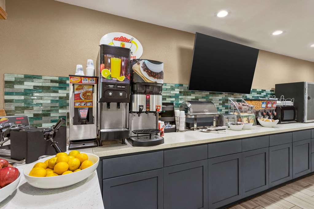 Super 8 by Wyndham Ankeny Des Moines Area - photo 27
