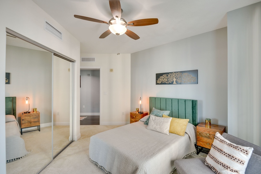 Luxe Resort Condo 2 Mi to Daytona Beach — hotel in Holly Hill