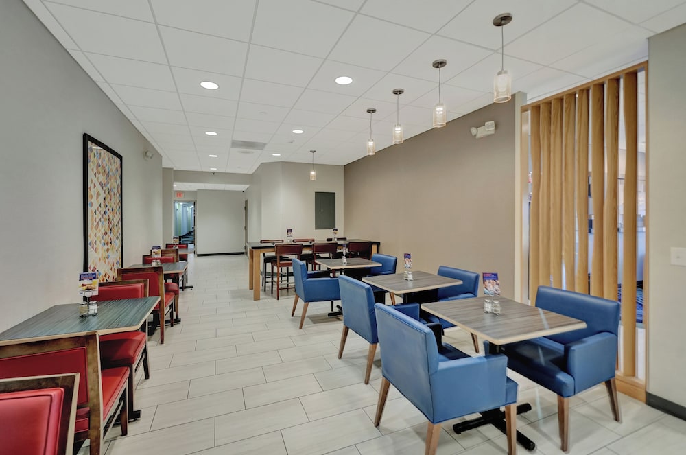 Holiday Inn Express Hotel & Suites Beatrice by IHG - photo 123