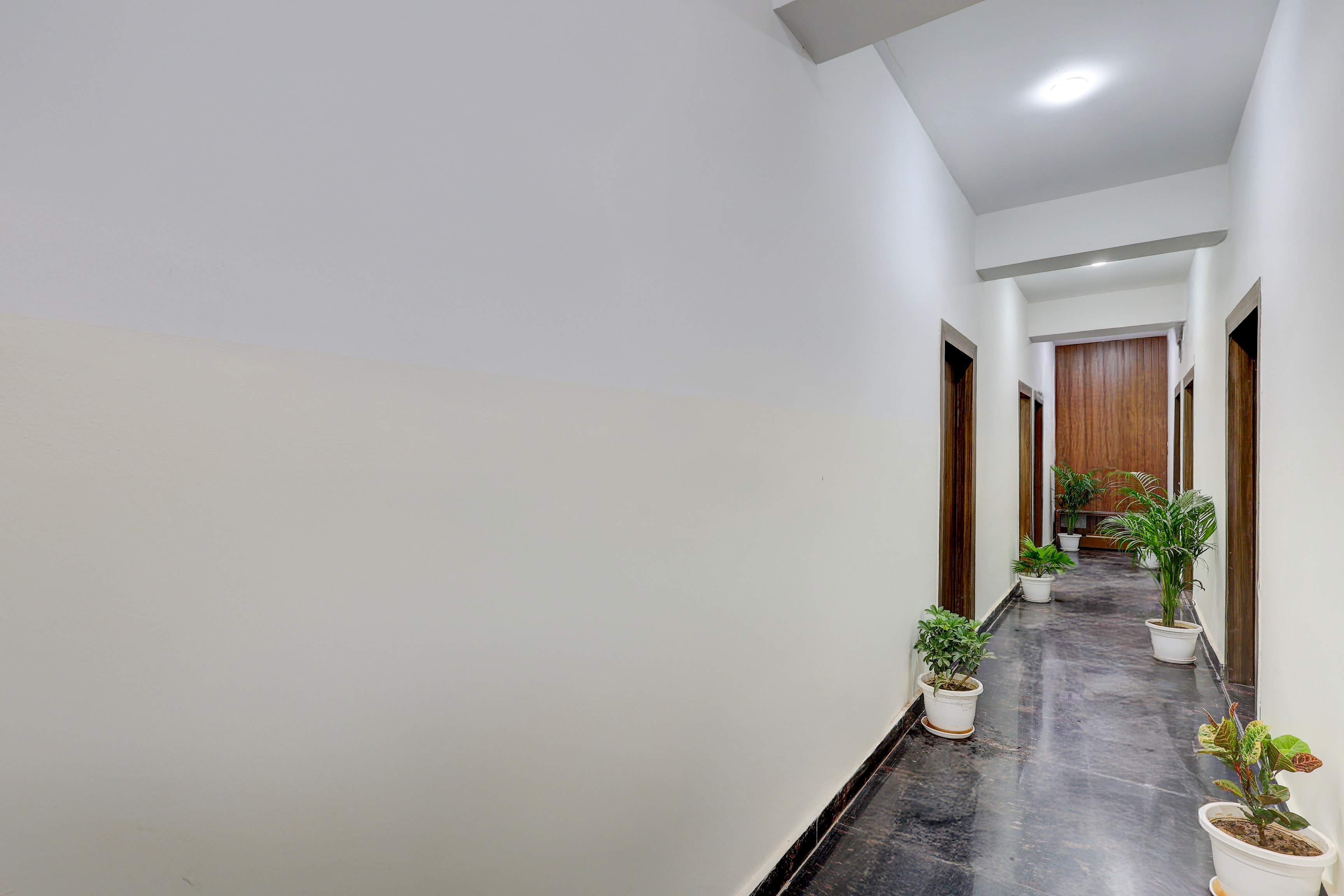 Hotel O The Grand Luxury — Greater Noida