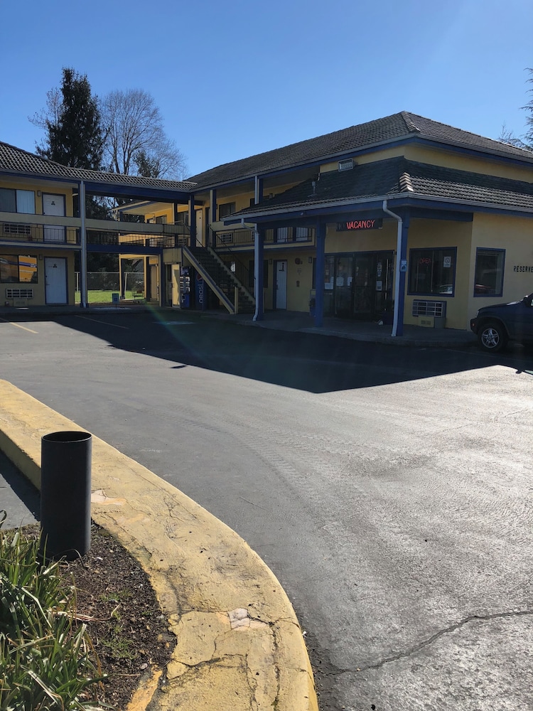 Sumner Motor Inn - photo 21