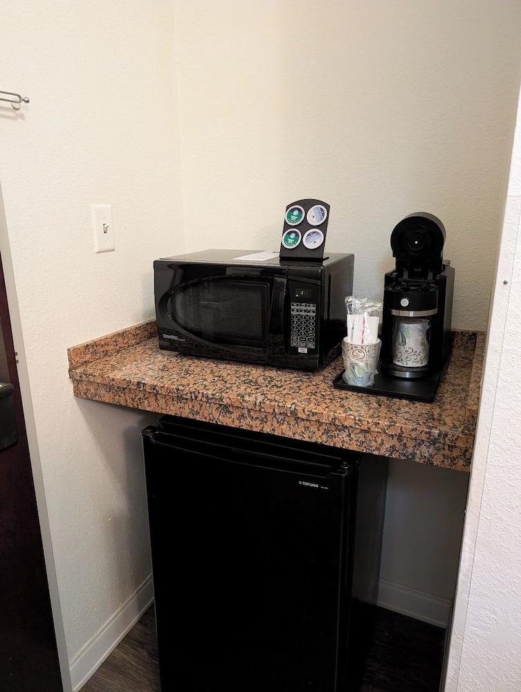 Best Western Plus Columbus North Ft. Moor - photo 11