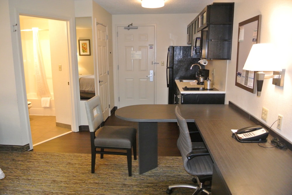 Candlewood Suites Washington Fairfax by IHG - photo 12