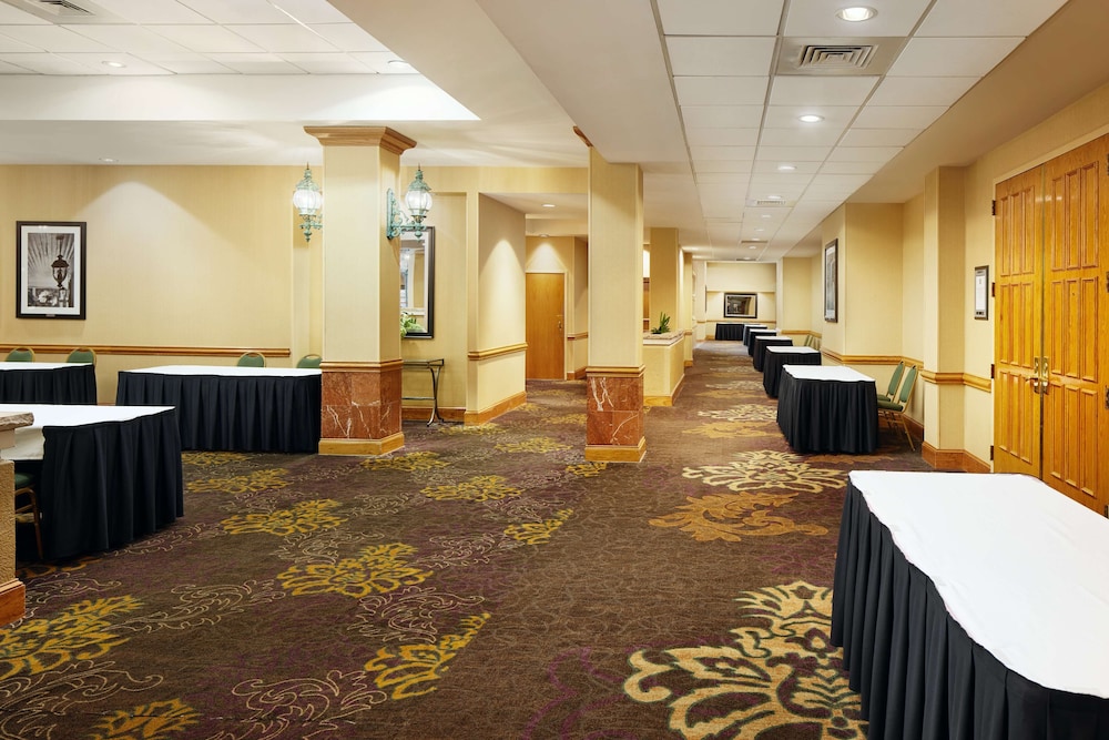 Embassy Suites by Hilton Greensboro Airport - photo 37