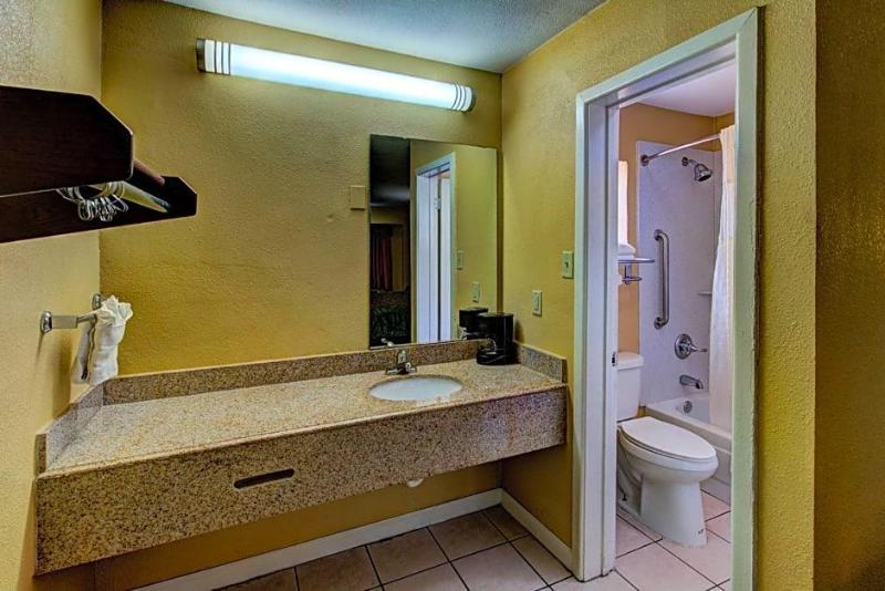 Kingsway Inn - photo 7