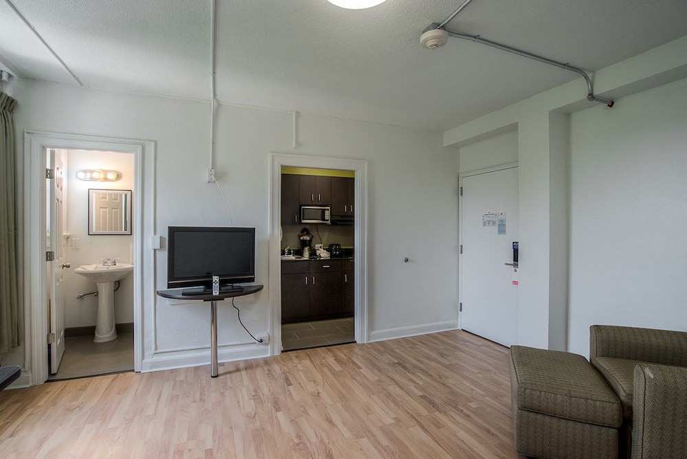 Quality Inn & Suites Kansas City Downtown - photo 22