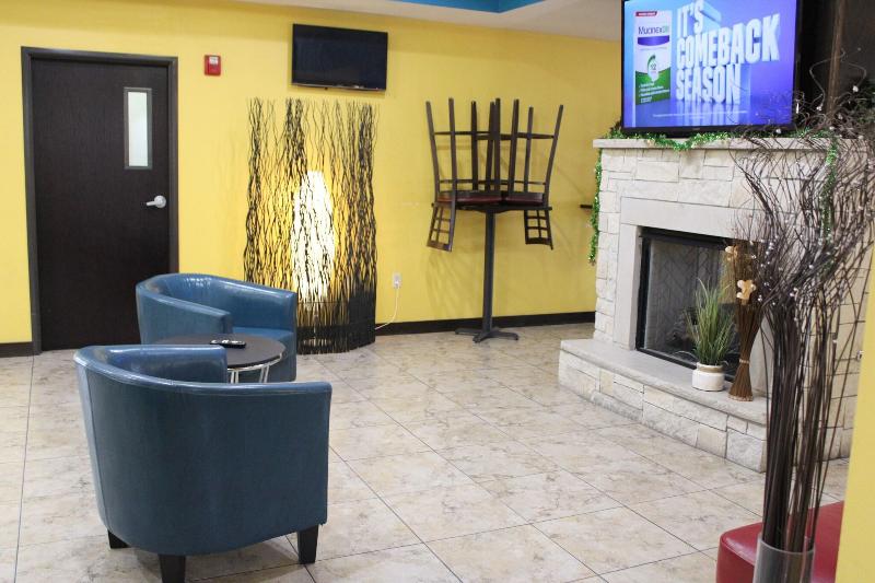 Parkwood Inn & Suites - photo 11