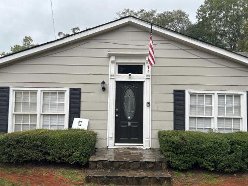 Centrally Located The Delightful Doubles Unit C in Columbus, United States