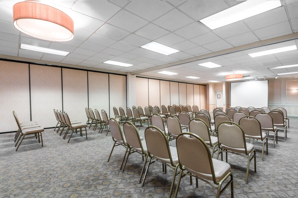Quality Inn & Suites Hotel West Chester - photo 40