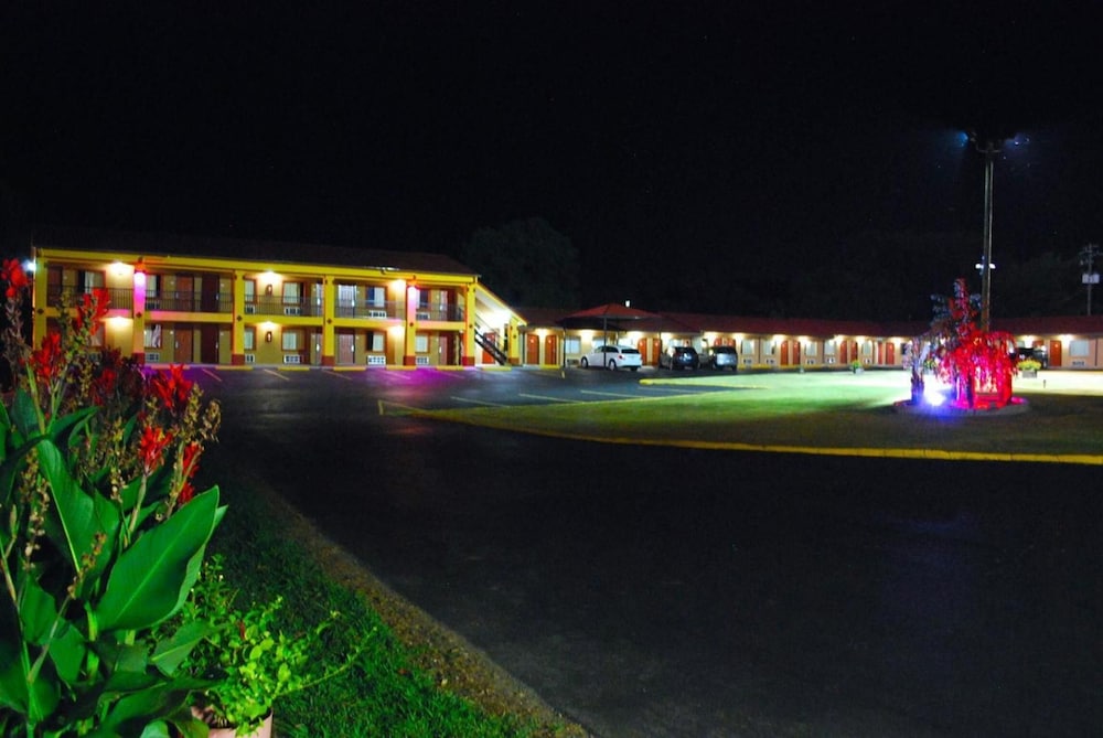 Duffys Motel Calhoun - photo 29