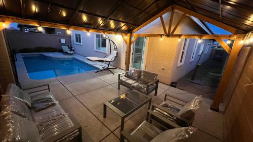 Family Friendly Contemporary House with Pool — 4-Star Luxury Hotel in Las Vegas, United States