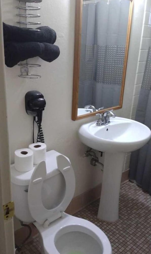 Marinette Inn - photo 16