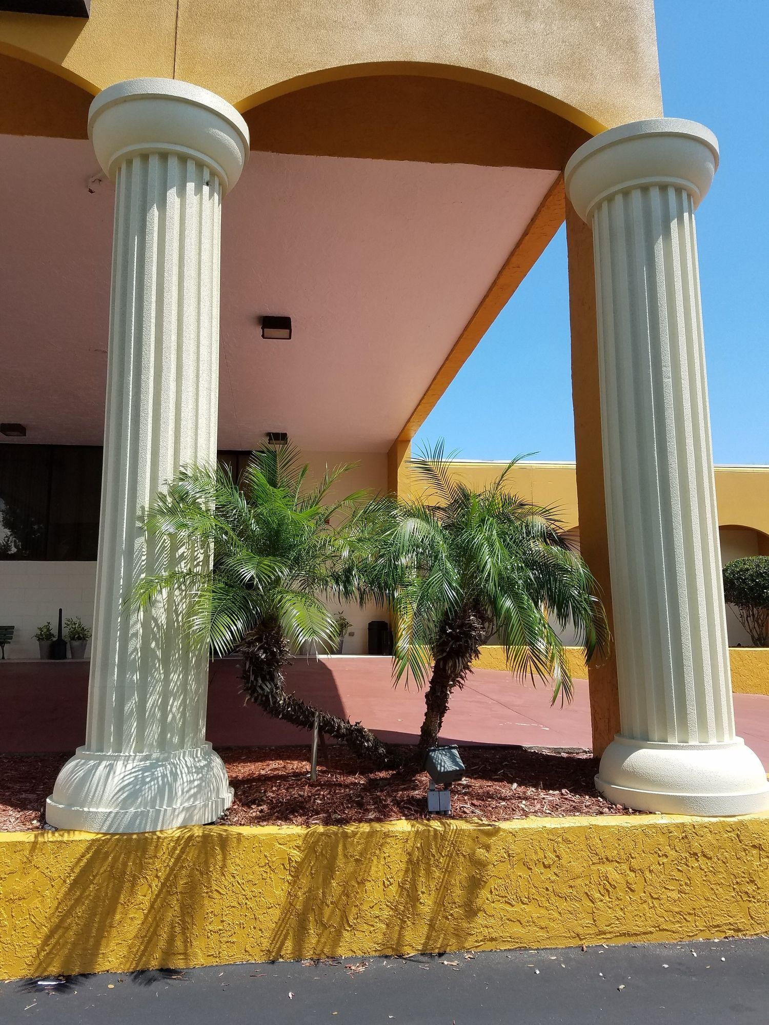 Days Inn and Suites by Wyndham Clermont - photo 6
